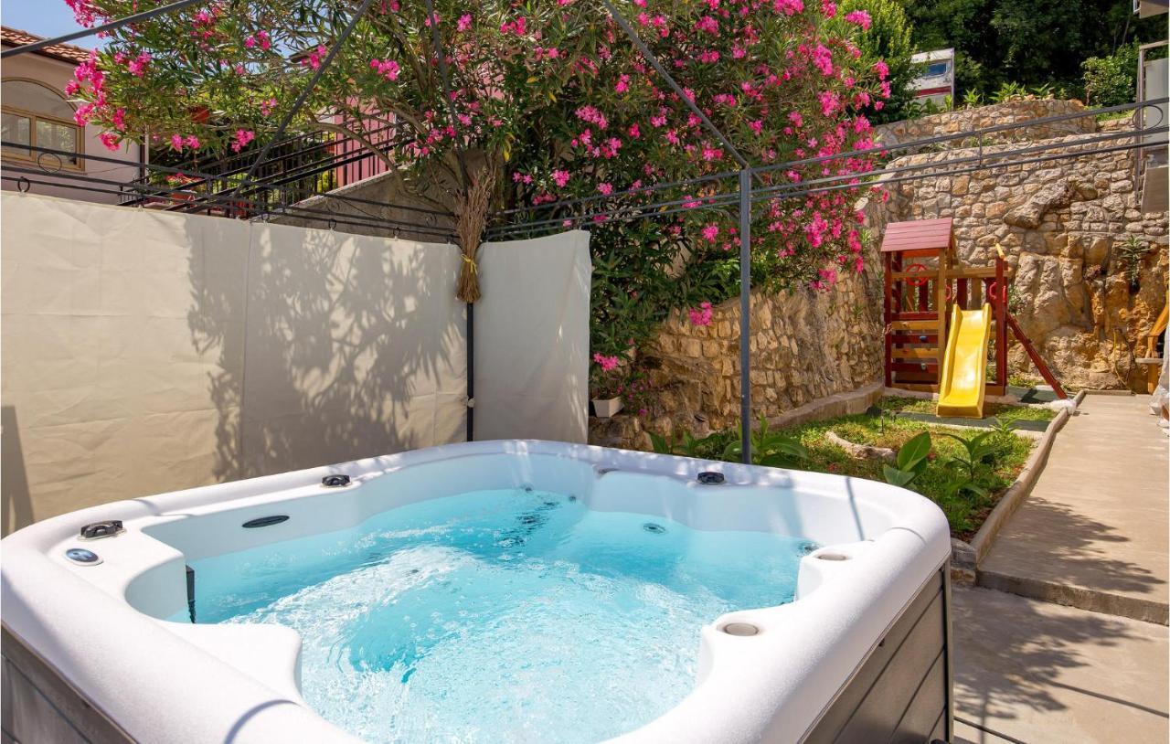 1 Bedroom Gorgeous Apartment In Mošćenička Draga 외부 사진